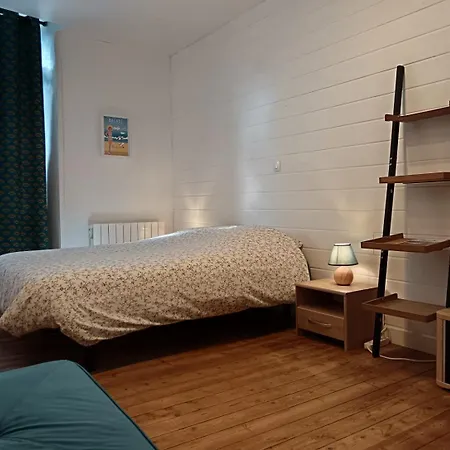 Holiday home Petit Atelier, Calme, Frais, Centre-ville, Vue Riviere *