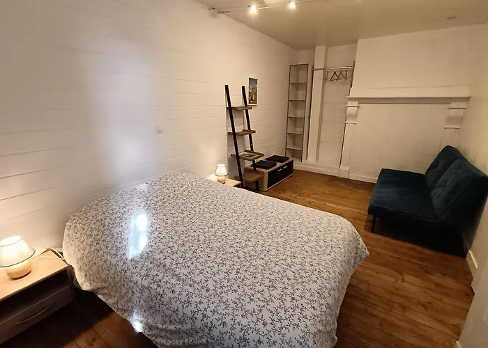 Le Petit Atelier, Centre-ville, Vue Riviere * Villedieu-les-Poeles-Rouffigny